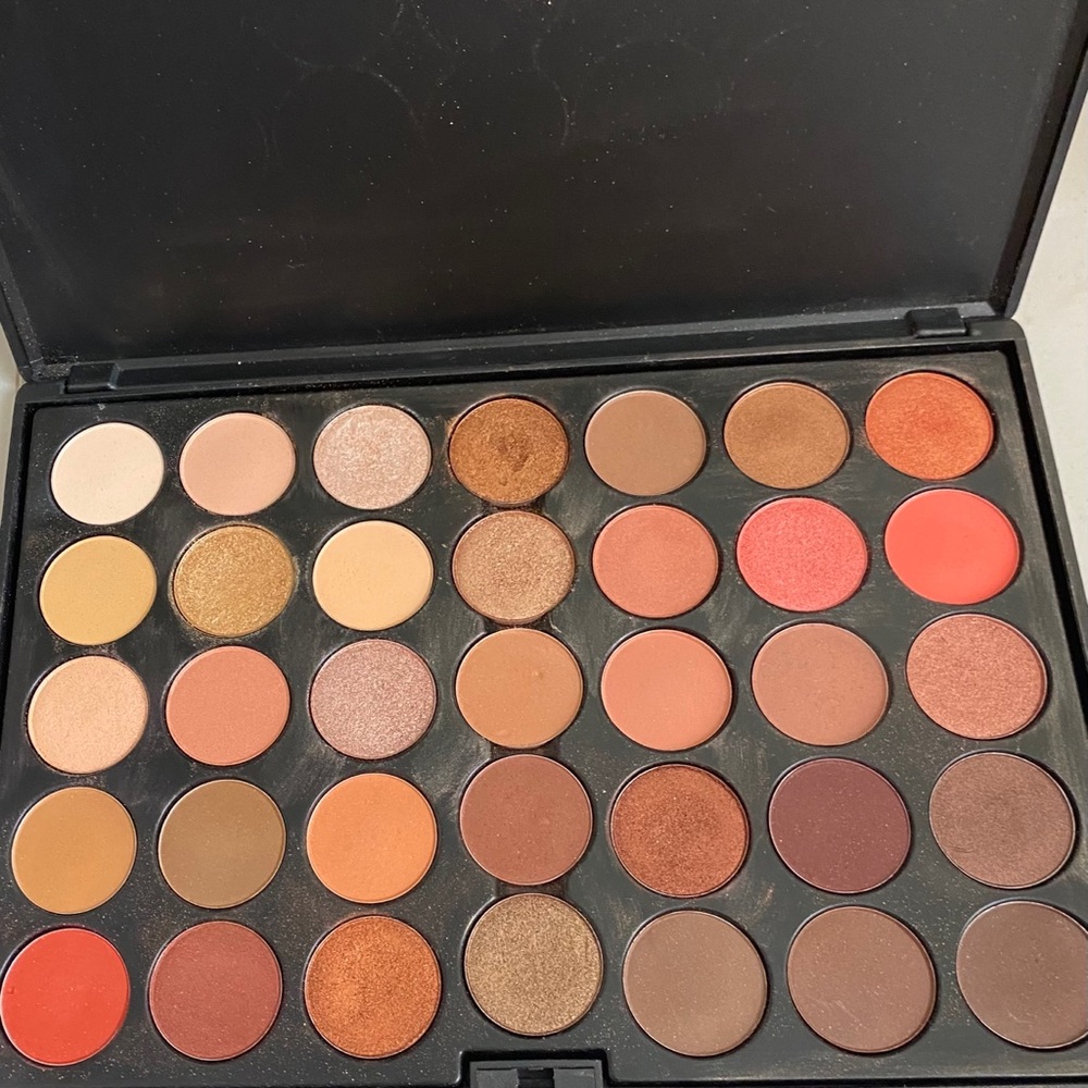 Crown 35 Color Rose Gold Eyeshadow Palette